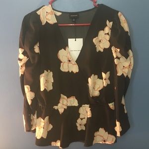 NWT floral blouse with ruched sleeve detail